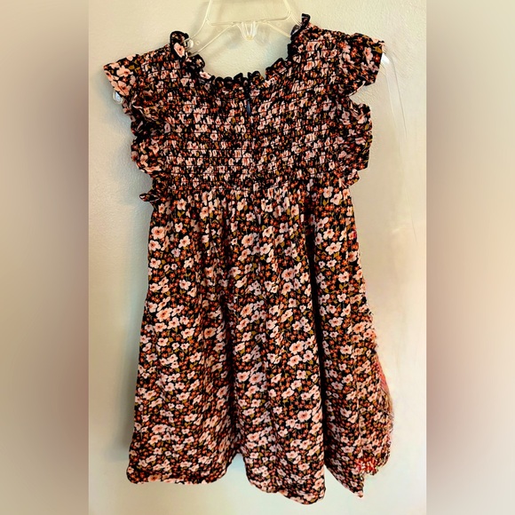 🐔 Pink Chicken NY Girl’s 5 Fall Smocked Ruffle Stevie Dress Navy Daisy Ditsy S - Picture 2 of 10